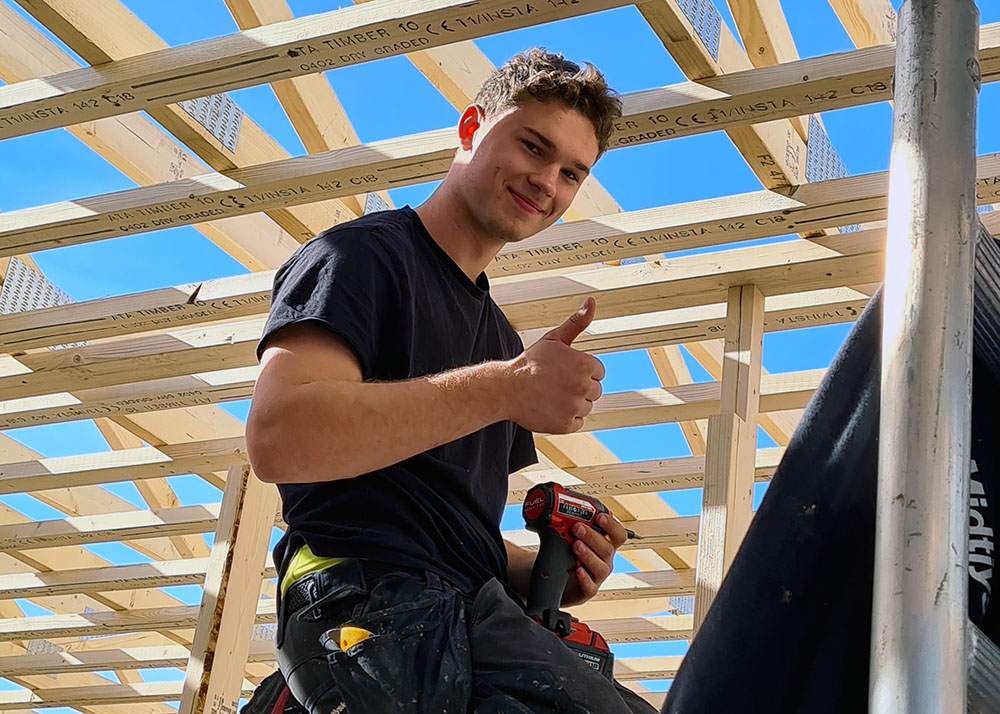 Simon, en af vores seje tømrerlærlinge